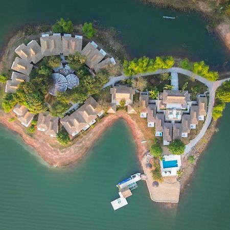 The Sanctuary Nam Ngum Beach Resort Vang Vieng Exterior foto