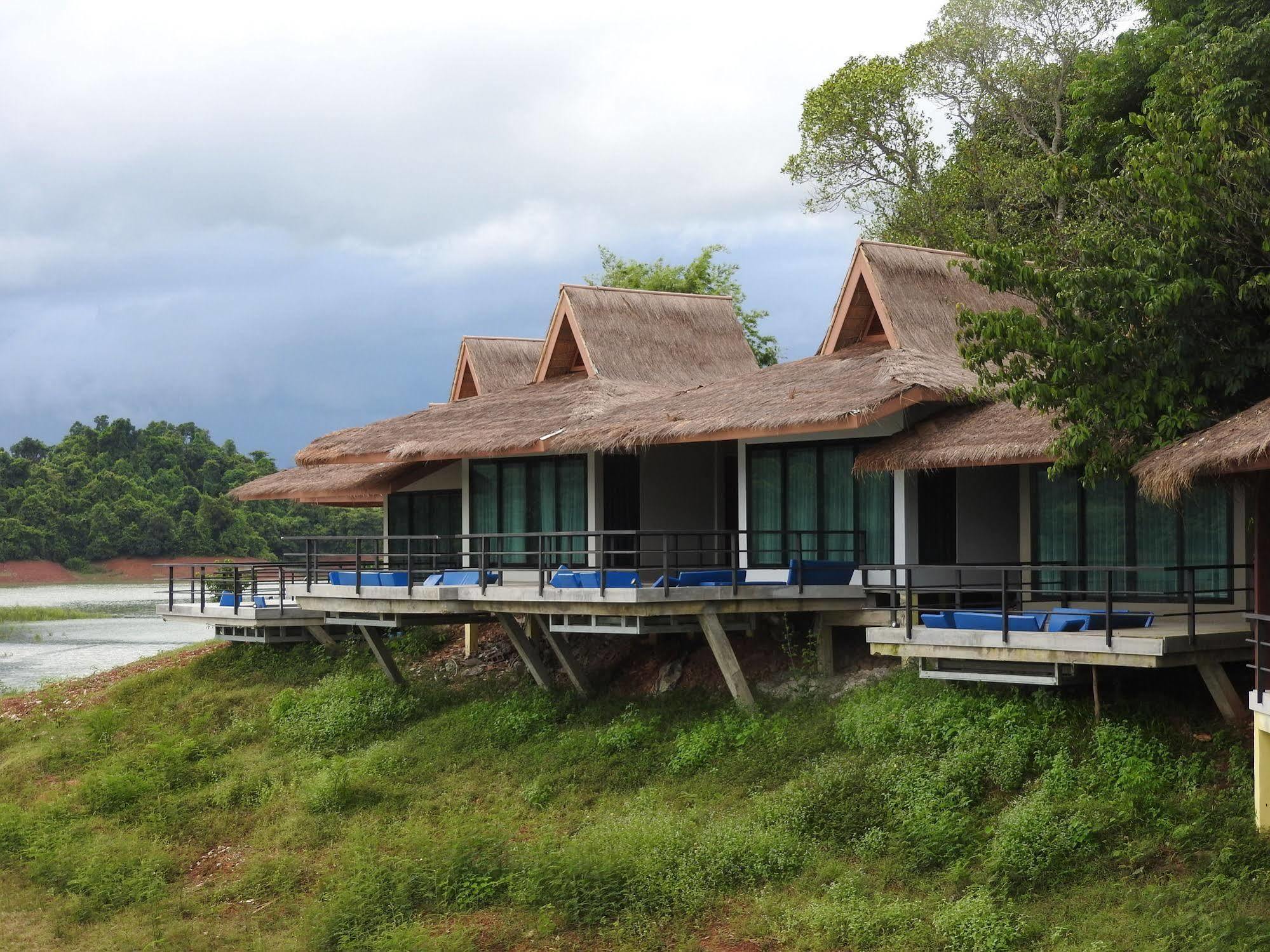 The Sanctuary Nam Ngum Beach Resort Vang Vieng Exterior foto