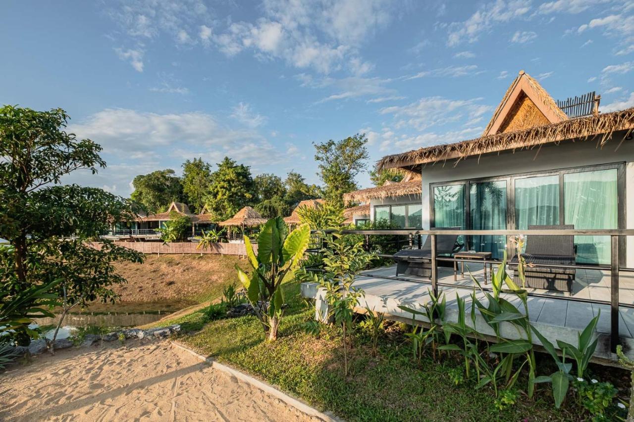 The Sanctuary Nam Ngum Beach Resort Vang Vieng Exterior foto